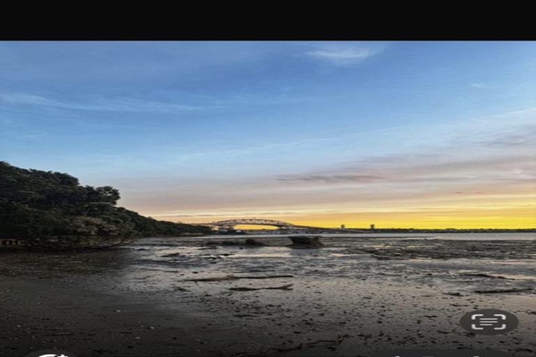 Photo of property in 80b Queen Street, Northcote Point, Auckland, 0627