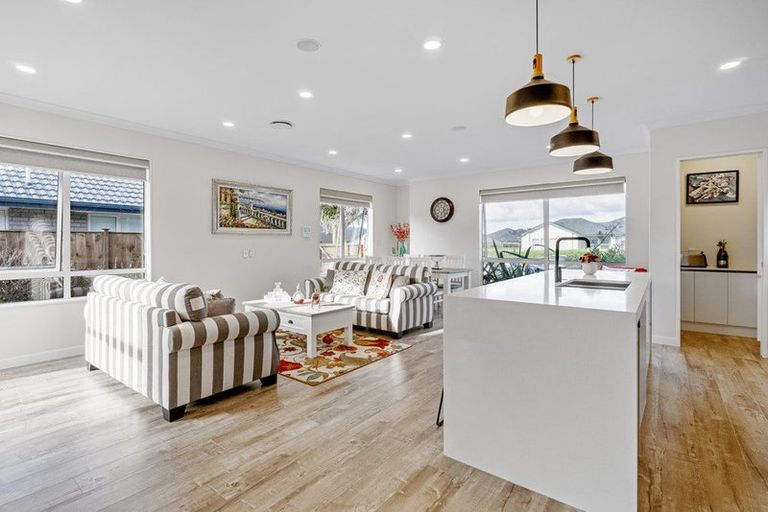 Photo of property in 10 Fred White Drive, Kumeu, 0810