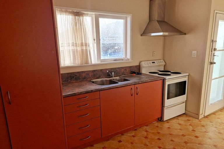 Photo of property in 2/76 Settlement Road, Papakura, 2110