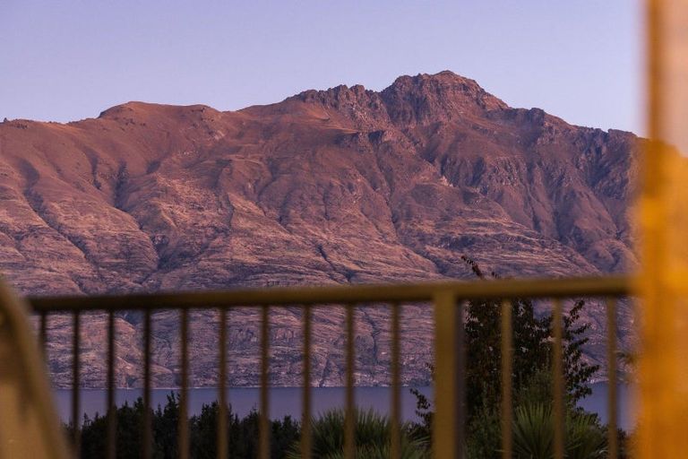 Photo of property in Arno Apartment, 9/8 Mckerrow Place, Sunshine Bay, Queenstown, 9300