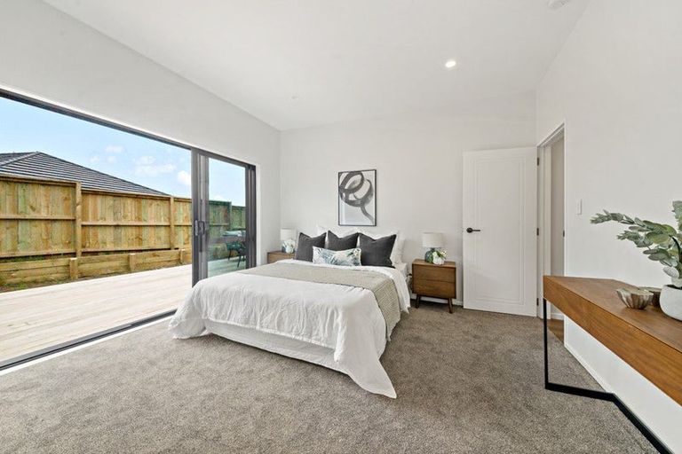 Photo of property in 14 Whata Street, Clarks Beach, 2122