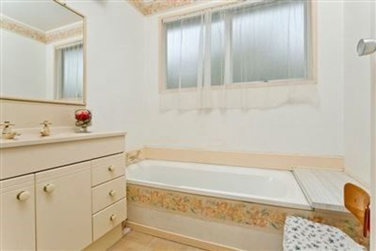 Photo of property in 4 Redwing Street, Browns Bay, Auckland, 0630