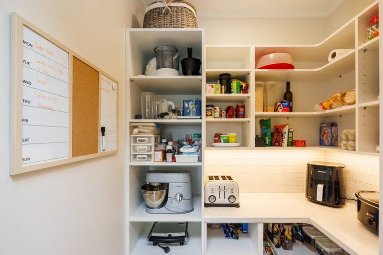 Photo of property in 44 Vaucluse Heights, Fitzherbert, Palmerston North, 4410