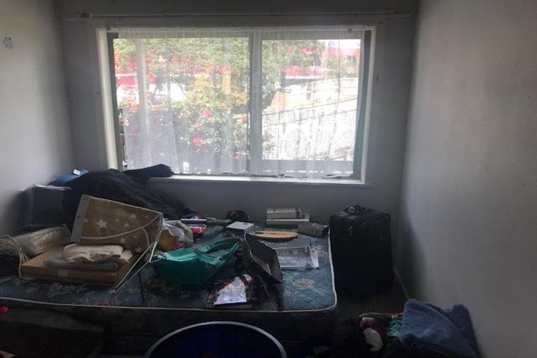 Photo of property in 10 Kaponga Crescent, New Lynn, Auckland, 0600