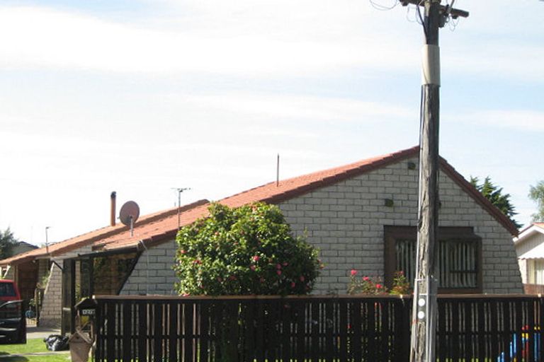 Photo of property in 2/127 Prestons Road, Redwood, Christchurch, 8051