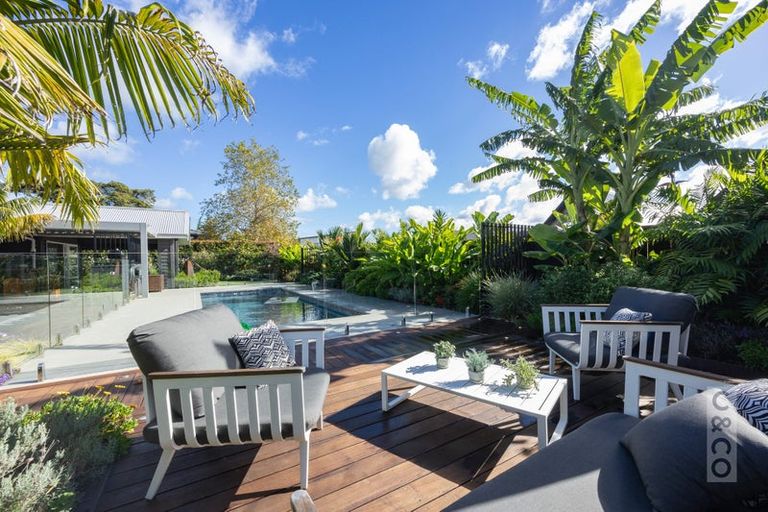 Photo of property in 212 Matua Road, Kumeu, 0810