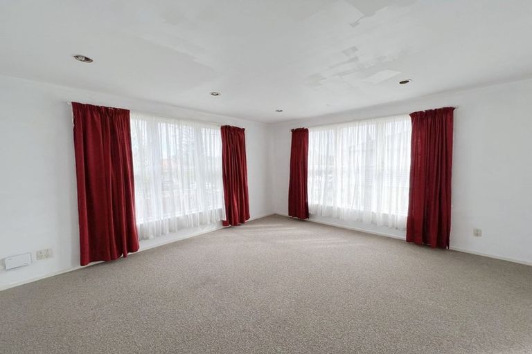 Photo of property in 1 Kelkirk Street, Kelston, Auckland, 0602