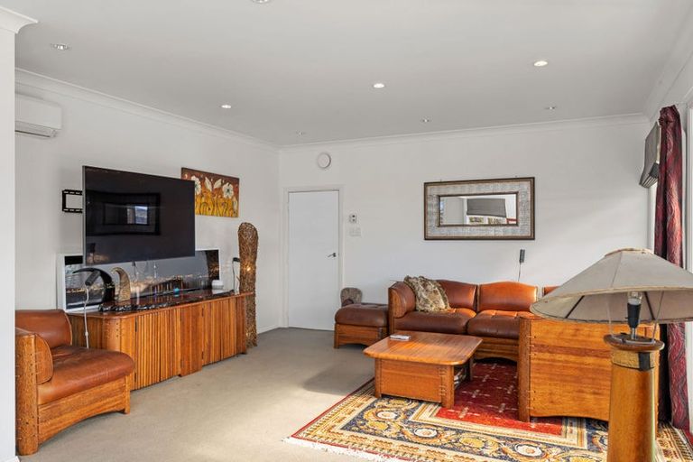 Photo of property in 28 Oxford Street, Martinborough, 5711