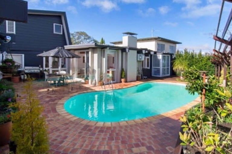 Photo of property in 1/6 Stansfield Place, Sunnyhills, Auckland, 2010