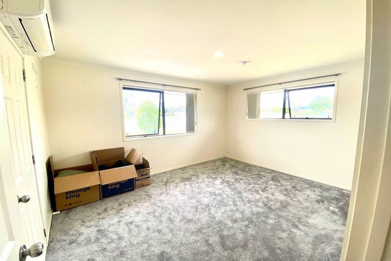 Photo of property in 12 Chadlington Avenue, Henderson, Auckland, 0612