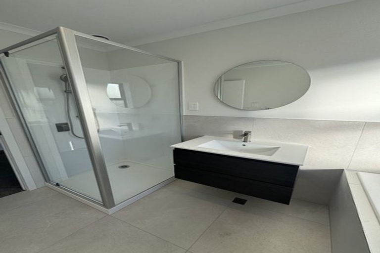 Photo of property in 8/666 Swanson Road, Swanson, Auckland, 0612