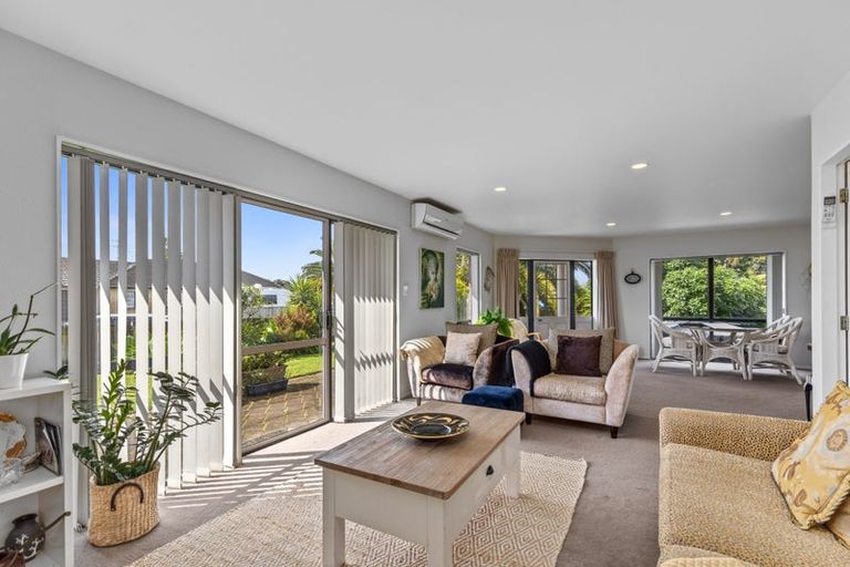 Photo of property in 1 Thoroughbred Place, Papamoa Beach, Papamoa, 3118