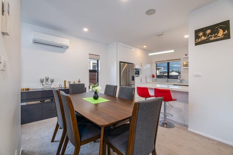 Photo of property in 5a Woodside Road, Massey, Auckland, 0614