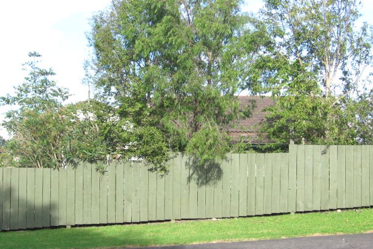 Photo of property in 5 Landow Place, Henderson, Auckland, 0612