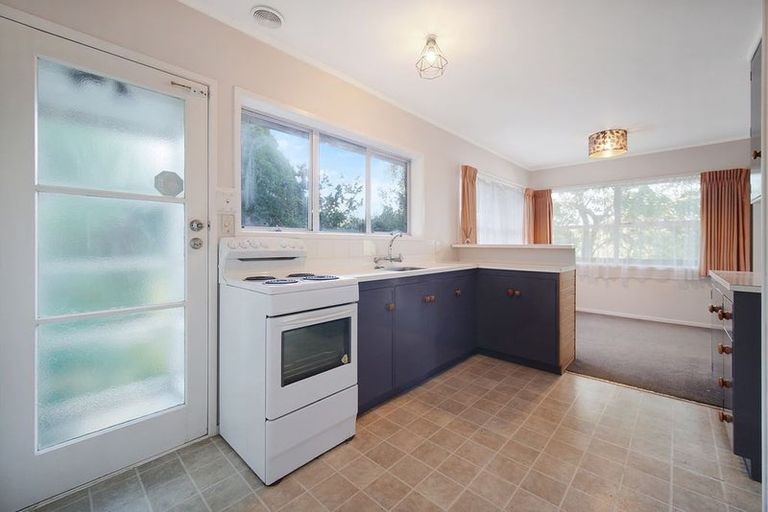Photo of property in 25 Walnut Lane, Browns Bay, Auckland, 0630