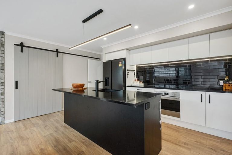 Photo of property in 19 Kawariki Road, Helensville, 0800