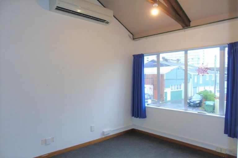 Photo of property in 305a Mansfield Street, Newtown, Wellington, 6021