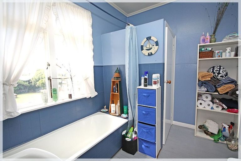 Photo of property in 11 Marine Parade South, Foxton Beach, Foxton, 4815