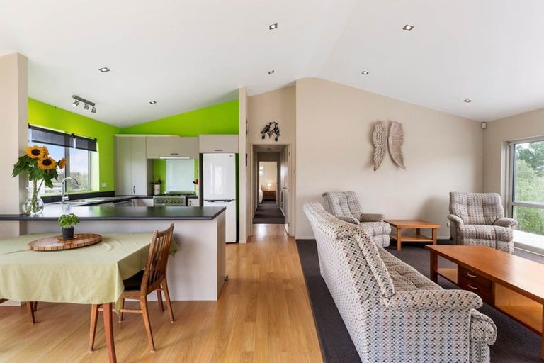 Photo of property in 6 Johnson Place, Stillwater, Silverdale, 0993