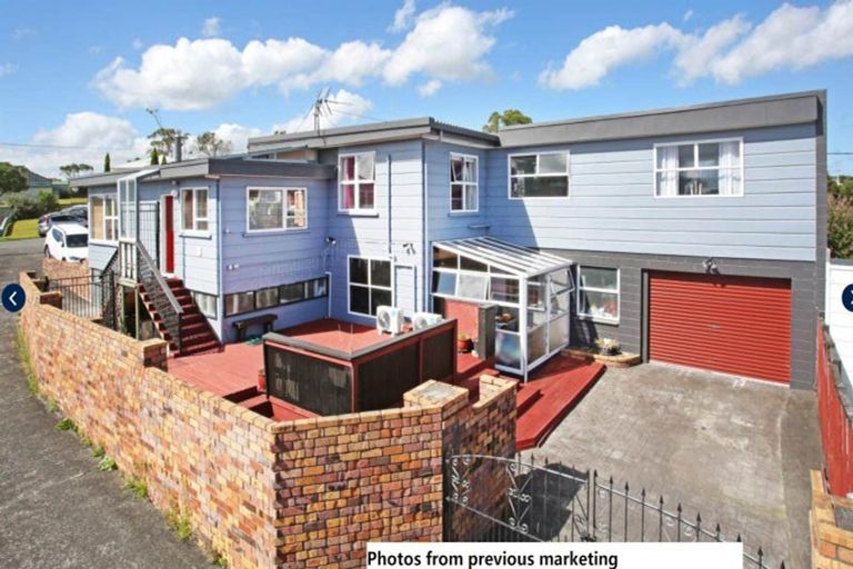 Photo of property in 3 Hillary Heights Avenue, Glendene, Auckland, 0602