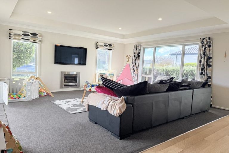 Photo of property in 82 Mcmahon Drive, Aidanfield, Christchurch, 8025
