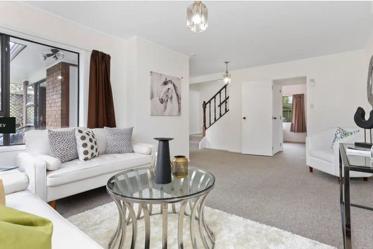 Photo of property in 2/11 Basilton Close, Bucklands Beach, Auckland, 2012