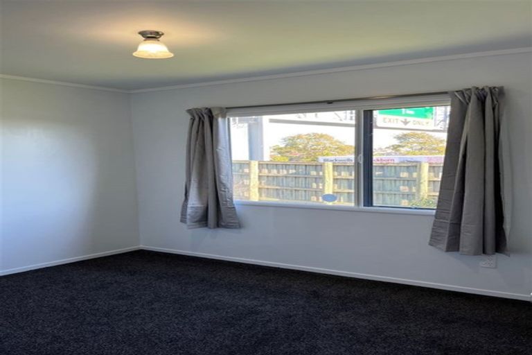 Photo of property in 6/17a Idesia Place, Totara Heights, Auckland, 2105