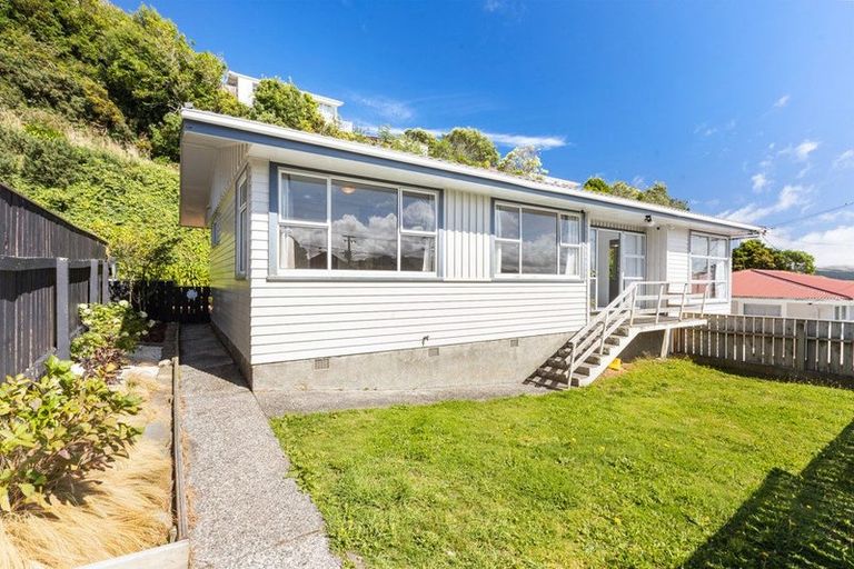 Photo of property in 96 Beazley Avenue, Paparangi, Wellington, 6037