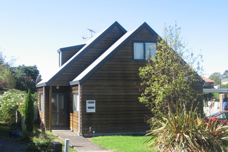 Photo of property in 24 Caspian Close, New Lynn, Auckland, 0600