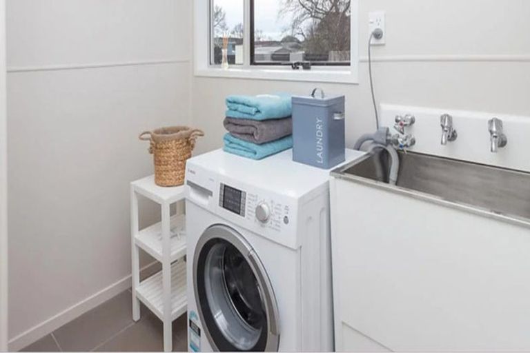 Photo of property in 18 Blanche Way, Half Moon Bay, Auckland, 2012