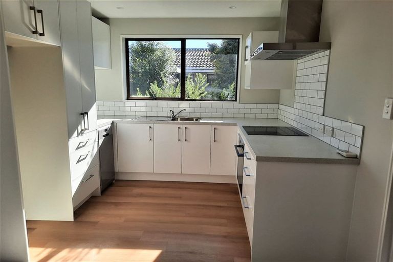 Photo of property in 2/115 Prestons Road, Redwood, Christchurch, 8051