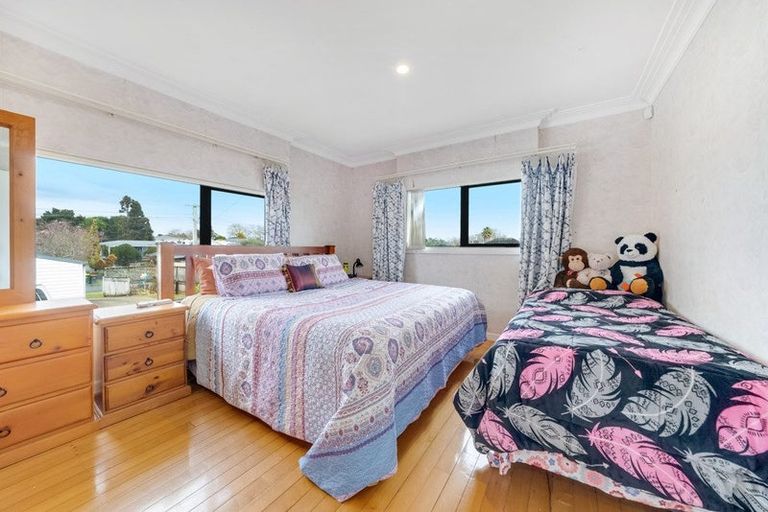 Photo of property in 16 Waterview Road West, Stanley Point, Takanini, 0624