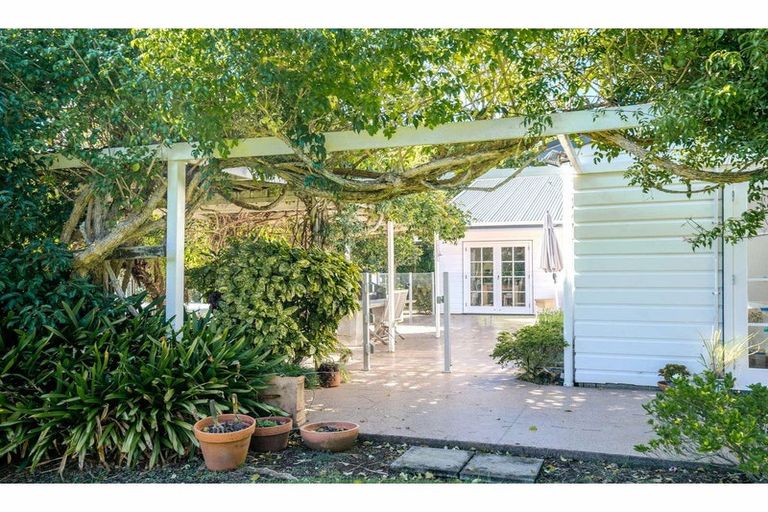 Photo of property in 37 Riverview Road, Kerikeri, 0230