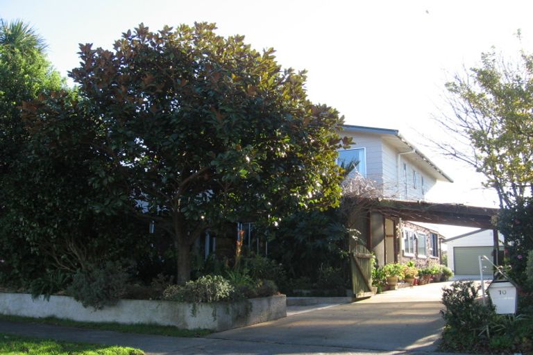 Photo of property in 70 Apollo Parade, Milson, Palmerston North, 4414