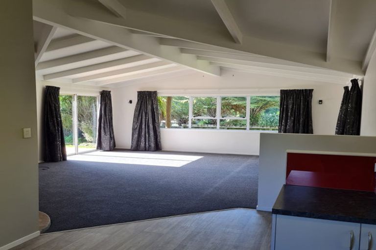 Photo of property in 64 Te Henga Road, Waitakere, Henderson, 0781