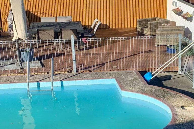 Photo of property in 12 Crichton Place, Taradale, Napier, 4112