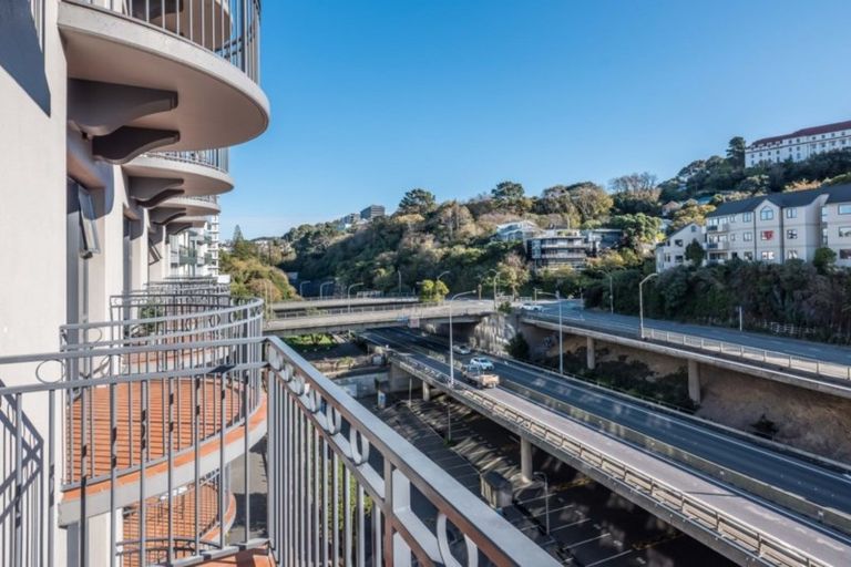 Photo of property in Atrium Towers, 6n/154 The Terrace, Wellington Central, Wellington, 6011