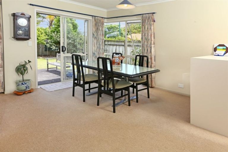 Photo of property in 10 Hillwell Drive, Henderson, Auckland, 0612