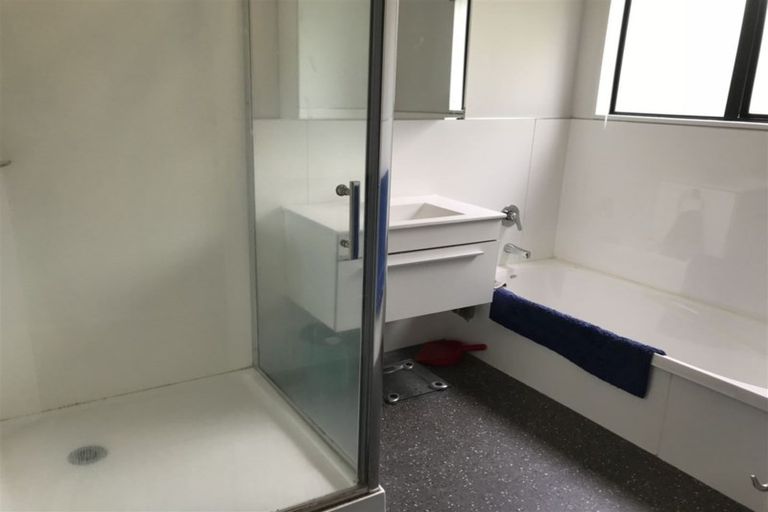 Photo of property in 2/9a Kitewao Street, Northcote, Auckland, 0627