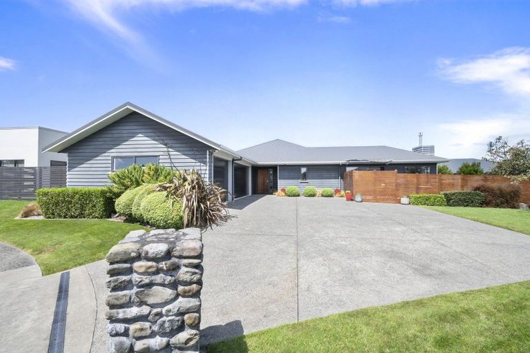 Photo of property in 9 Saint Heliers Grove, Fitzherbert, Palmerston North, 4410