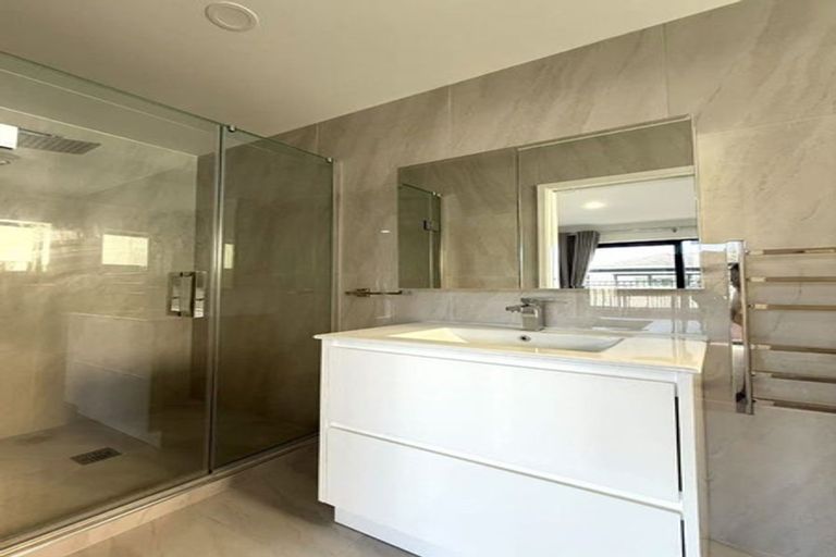 Photo of property in 4 Tawapou Close, Massey, Auckland, 0614