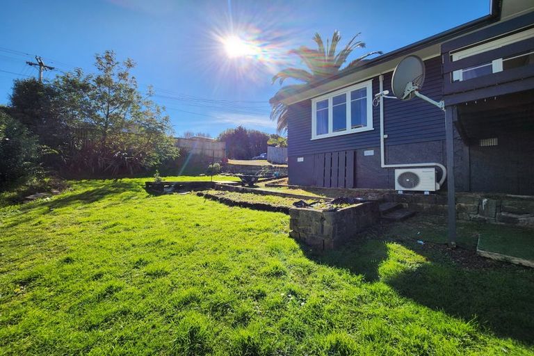Photo of property in 27 Glenfern Road, Mellons Bay, Auckland, 2014