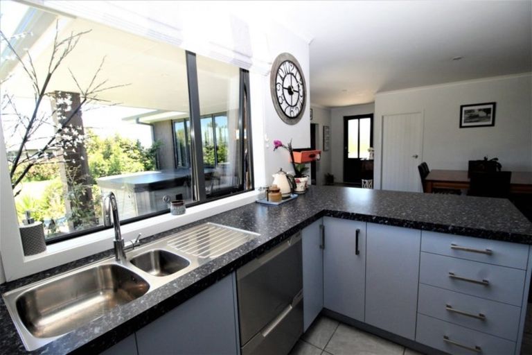 Photo of property in 8 Gordon Street, Woodville, 4920