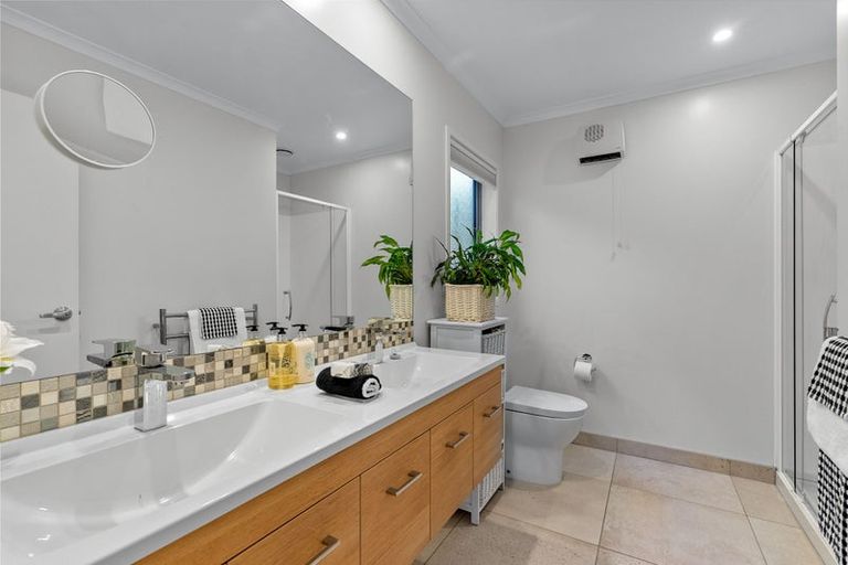 Photo of property in 371 Millwater Parkway, Silverdale, 0932