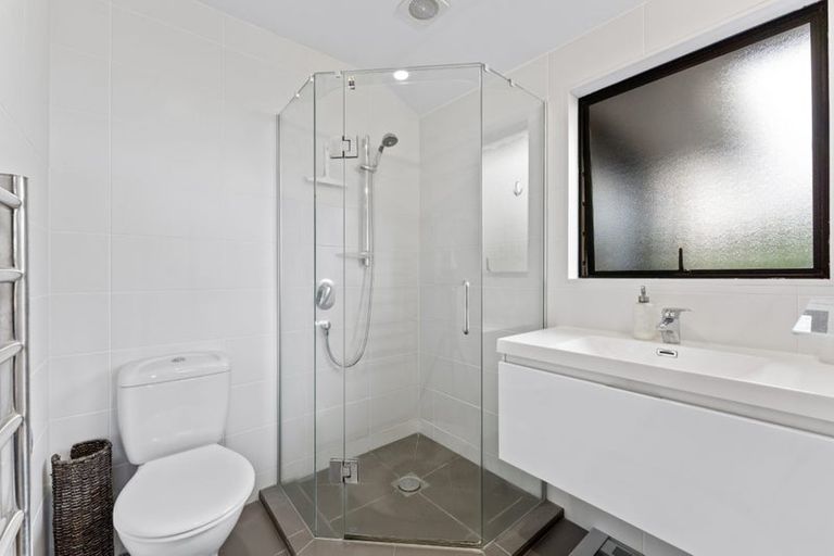 Photo of property in 27 Gulf View Road, Murrays Bay, Auckland, 0630