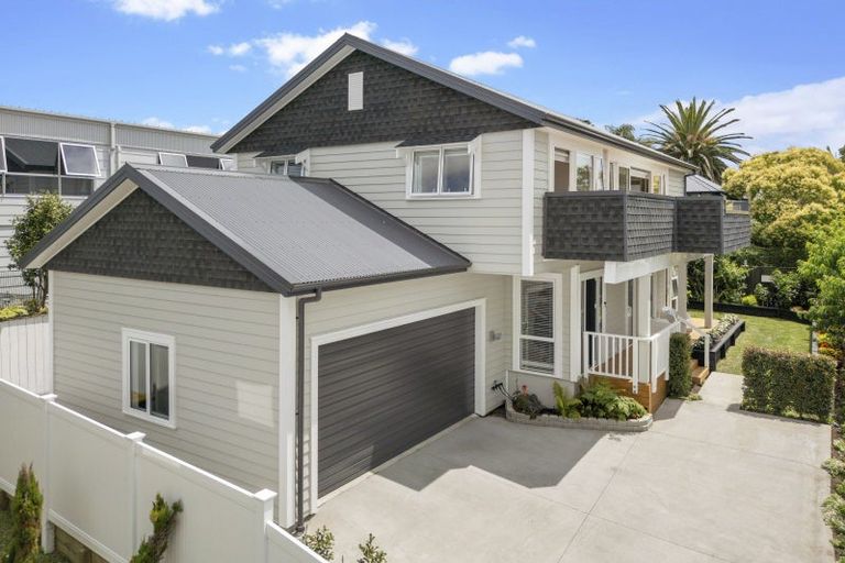 Photo of property in 2/2 Milton Road, Northcote Point, Auckland, 0627