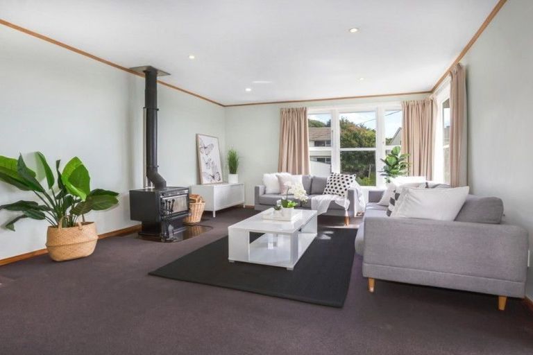 Photo of property in 15 Martin Street, Ranui, Porirua, 5024