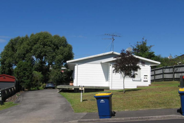 Photo of property in 18 Jumento Place, Unsworth Heights, Auckland, 0632