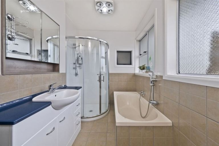 Photo of property in 25 Lambeth Crescent, Northcote, Christchurch, 8052