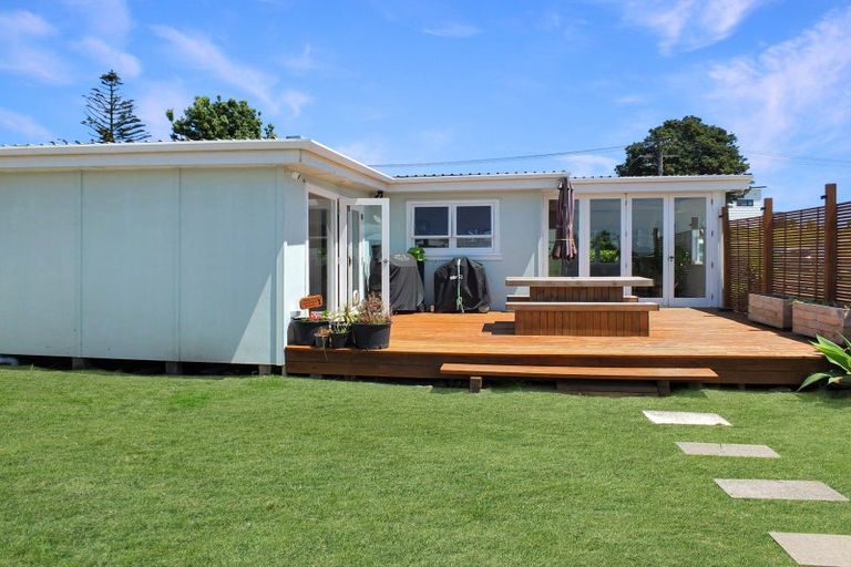 Photo of property in 14 Carthew Terrace, Foxton Beach, Foxton, 4815